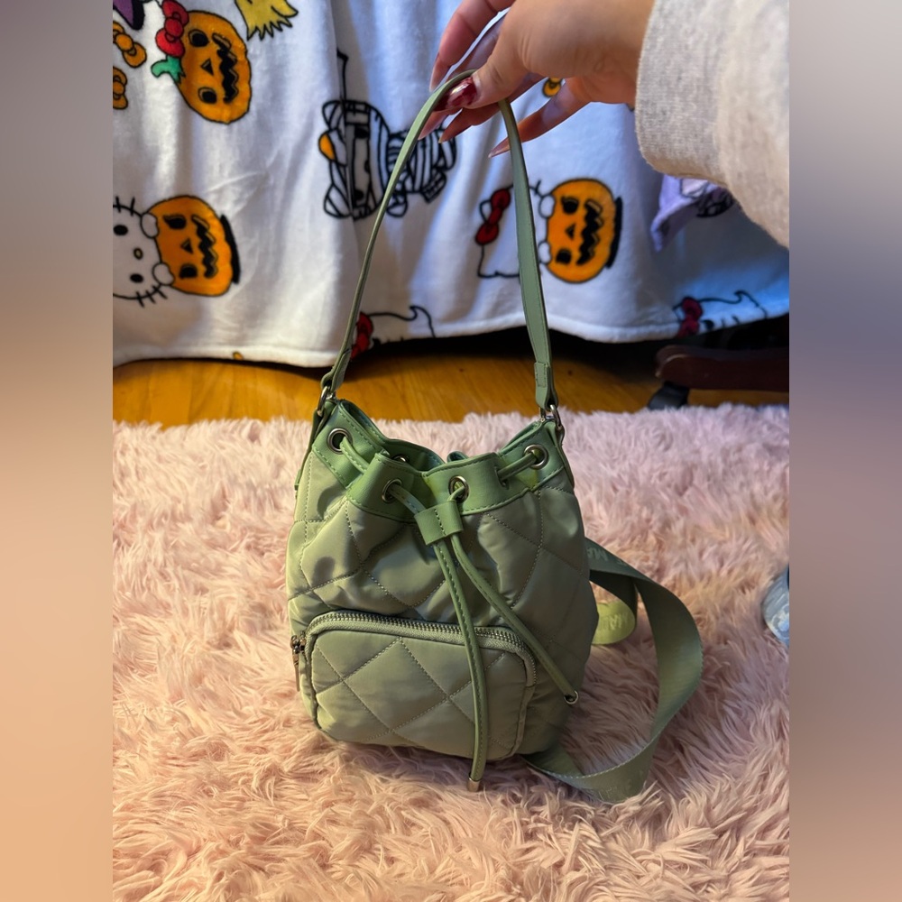 Steve Madden Green Quilted Bucket Bag Crossbody
Strap